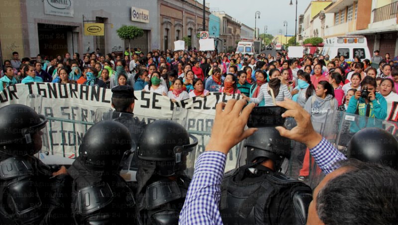 Normalistas Protestan Contra Gobierno De Aguascalientes | Total Sapiens