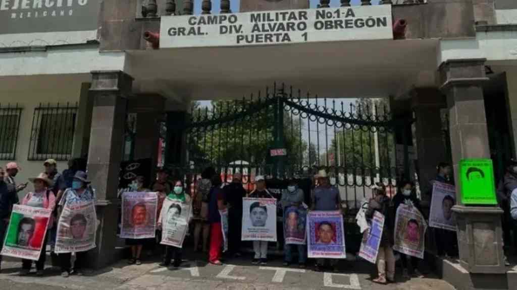 Confirman prisión preventiva a 8 militares por el caso de los 43 ...