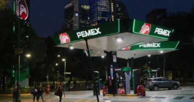 Pemex baja deuda y crece producción de gasolina y diésel