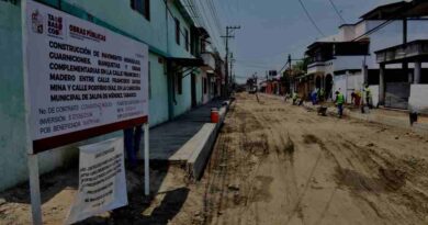 Construyen calles con pavimento hidráulico en Jalpa de Méndez
