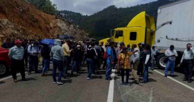 Líderes de sección 7: cierran vía San Cristóbal-Tuxtla Gtz.