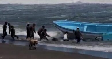 Agarran a 4 narcos en altamar con 860 paquetes de ‘coca’ Agarran a 4 narcos en altamar con 860 paquetes de ‘coca’