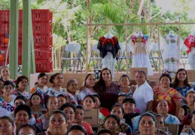 Entregan equipos e insumos a productores mayas en Q. Roo