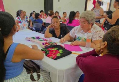 Capacitan para preservar el patrimonio del bordado yucateco Capacitan para preservar el patrimonio del bordado yucateco