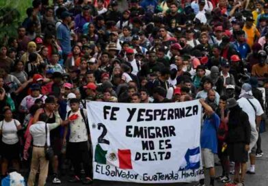 Caravana de migrantes arriba a Tapachula procedente de Guatemala