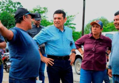 Javier May y Pemex ponen en marcha rehabilitación en la vía a Oxiacaque Javier May y Pemex ponen en marcha rehabilitación en la vía a Oxiacaque