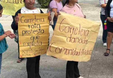 Maestros piden pavimentación de carreteras comunitarias