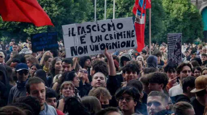 Protestas estudiantiles y laborales en ciudades italianas Protestas estudiantiles y laborales en ciudades italianas