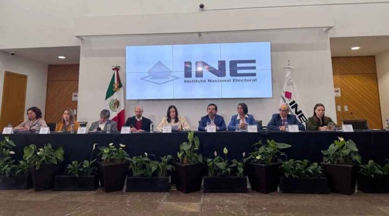 Tres funcionarios del INE ‘saltan del barco’