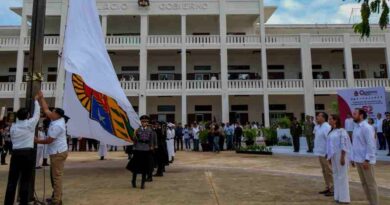 Izan bandera por el 52 aniversario de Quintana Roo Izan bandera por el 52 aniversario de Quintana Roo