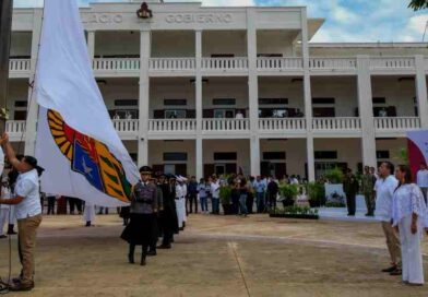Izan bandera por el 52 aniversario de Quintana Roo