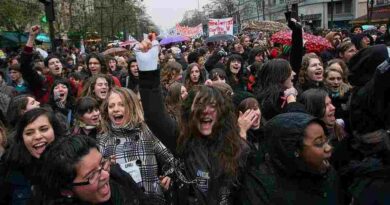 Cientos de miles de personas protestan en París