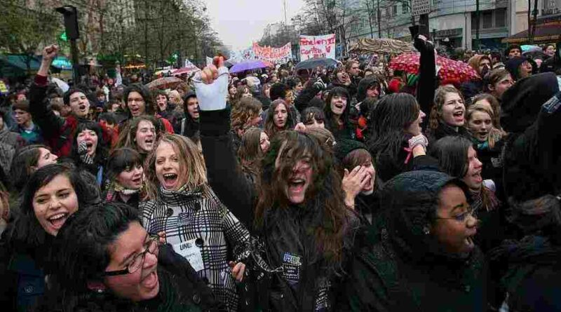 Cientos de miles de personas protestan en París