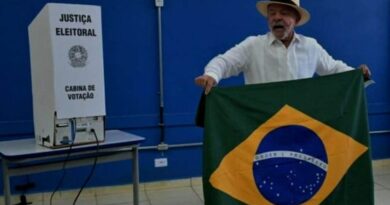Lula vota y confía en resultados favorables Lula vota y confía en resultados favorables